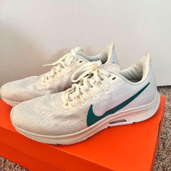Nike Shoes - Custom RainforestQA Nike Air Zoom - Green Check - Like New